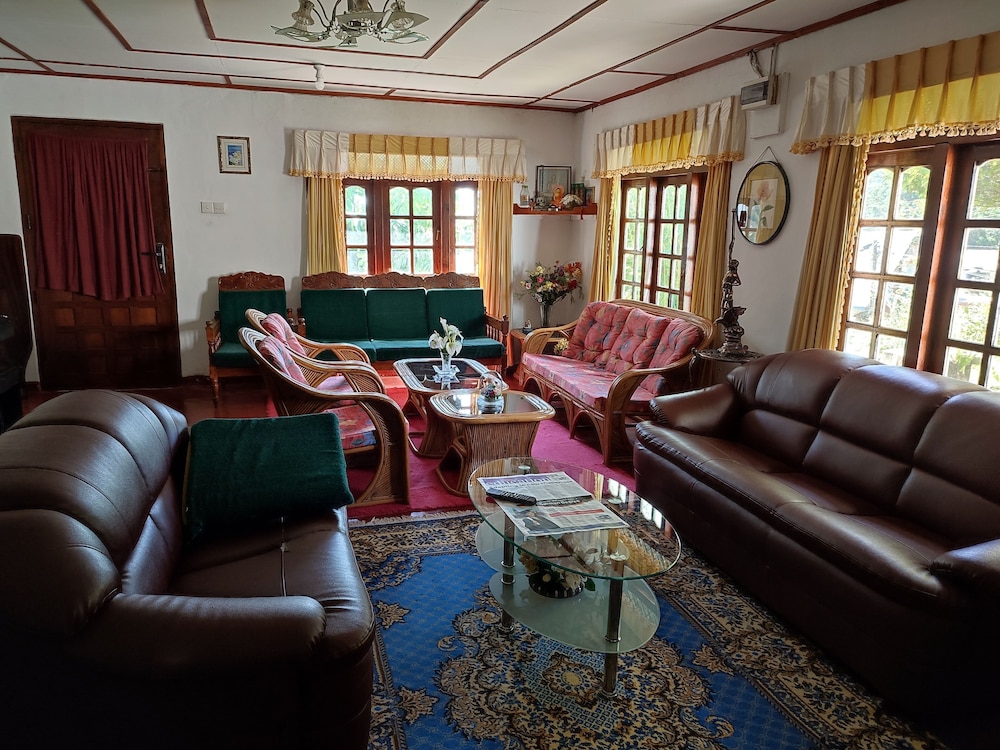Andrews Hostel 20/50