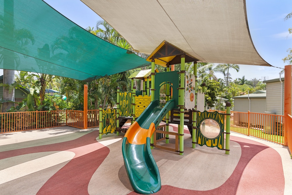 ASHMORE PALMS HOLIDAY VILLAGE 48/78