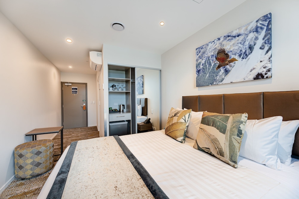 ROOM, MOUNTAIN VIEW