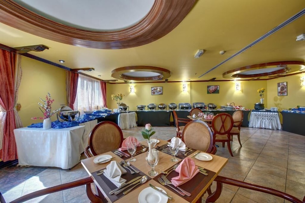 restaurant cafeteria