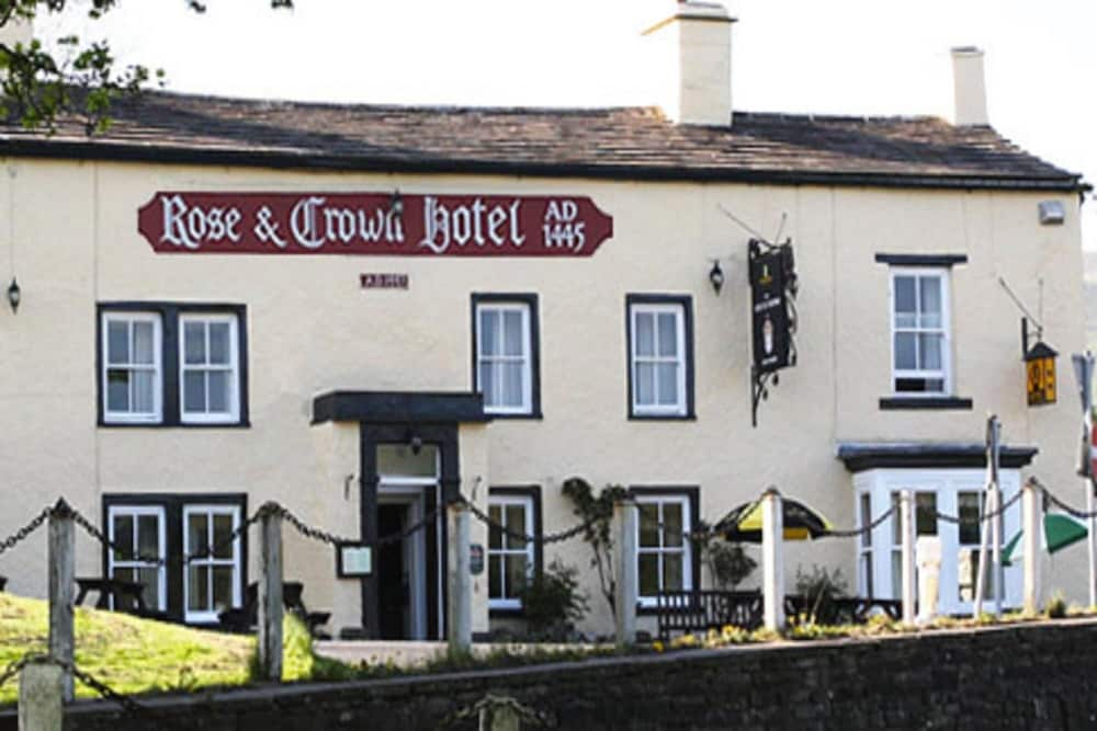 OYO Rose & Crown Hotel in Leyburn