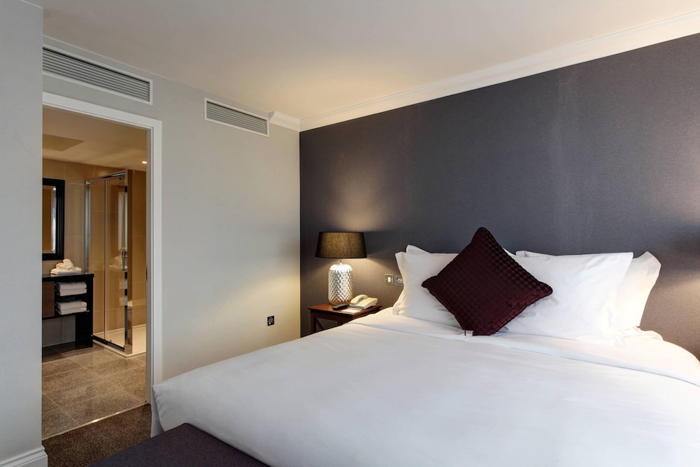 RENAISSANCE LONDON HEATHROW HOTEL 10/46