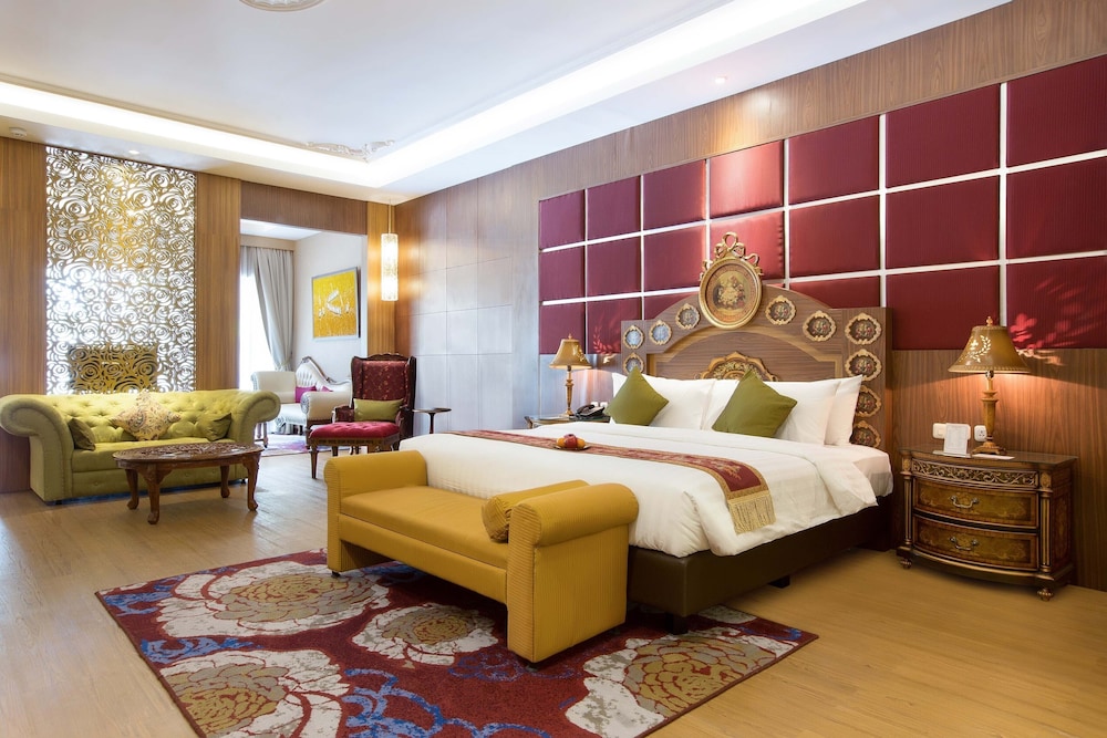 Ramada Suites By Wyndham Solo 24/45