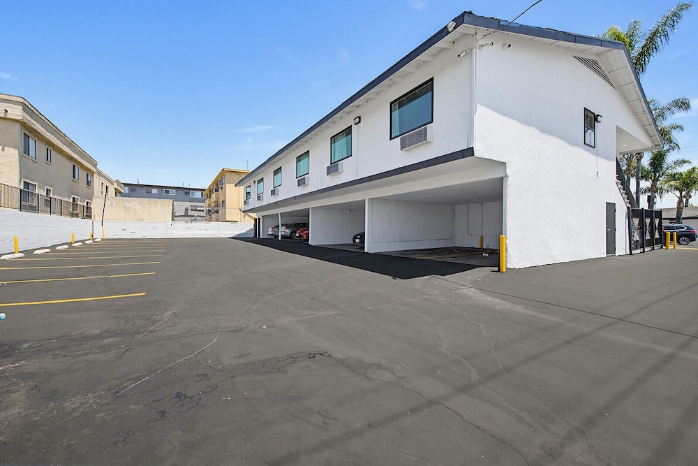 Hyland Motel Van Nuys 35/50