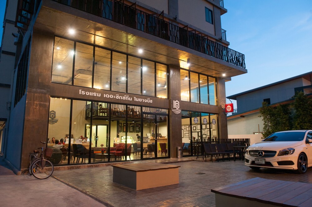 The Sixteenth Naiyang Beach Hotel 4/50