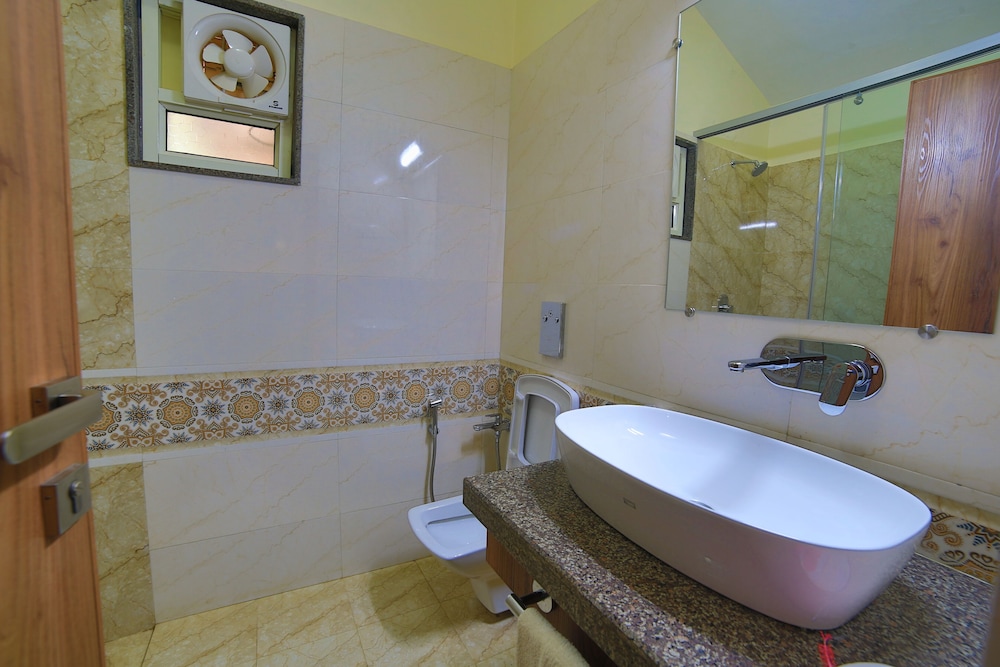 CAMA RAJPUTANA CLUB RESORT 16/17