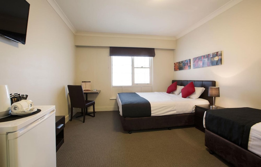 Enfield Hotel 26/55