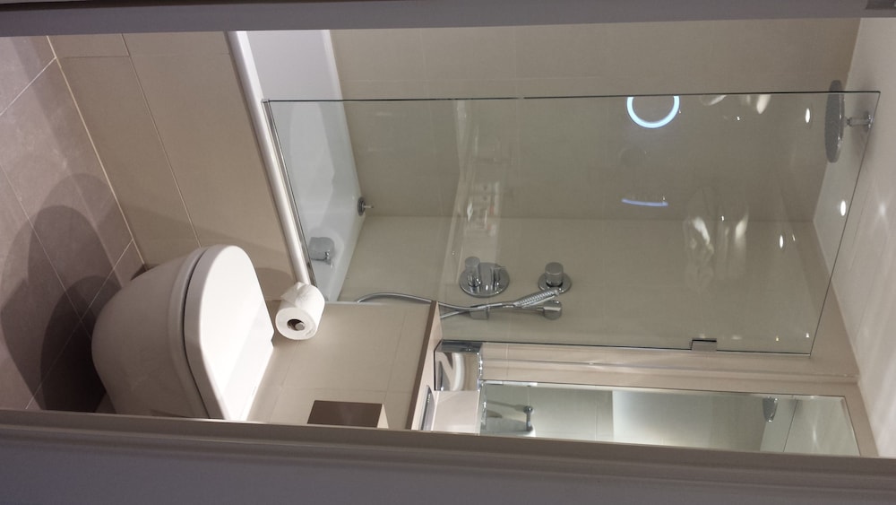 Executive Twin Room, Norfolk Towers Paddington 4/4