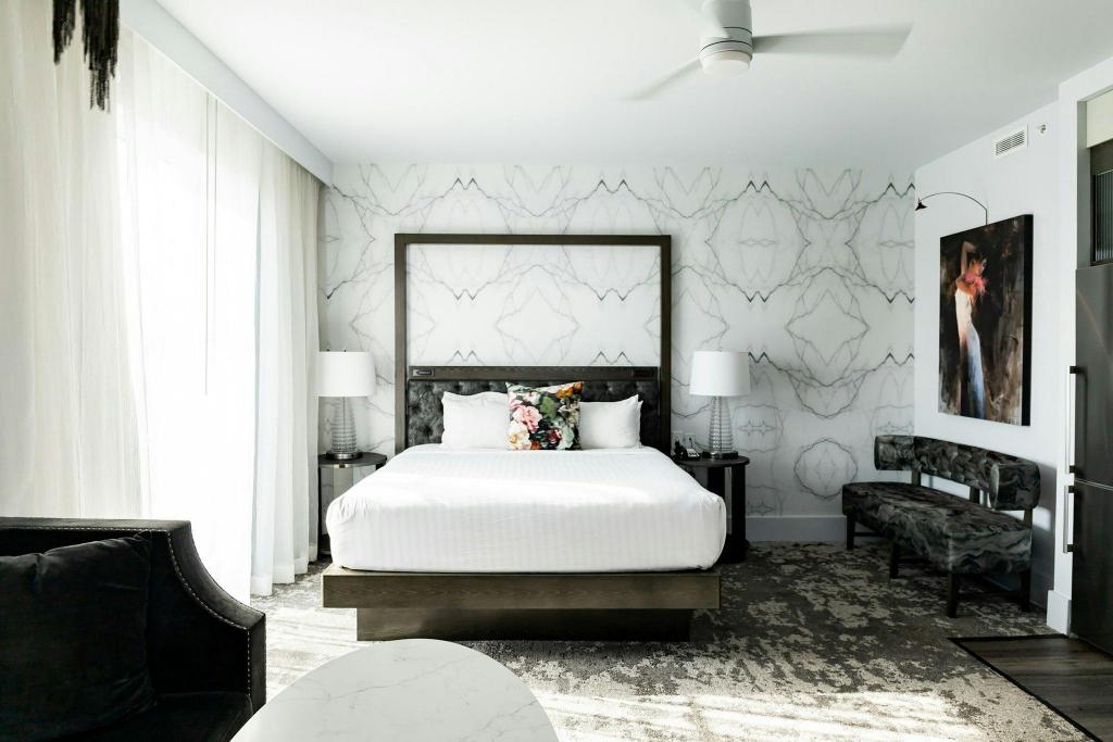 Suite, King Bed, Sofa, Balcony, Terrace Level
