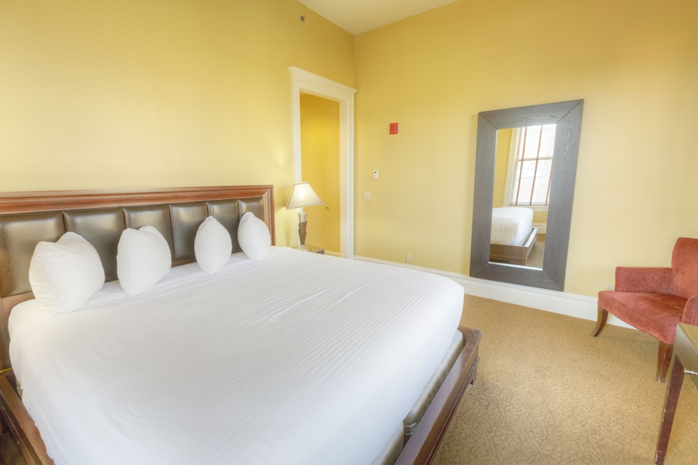 Montvale Hotel 15/71