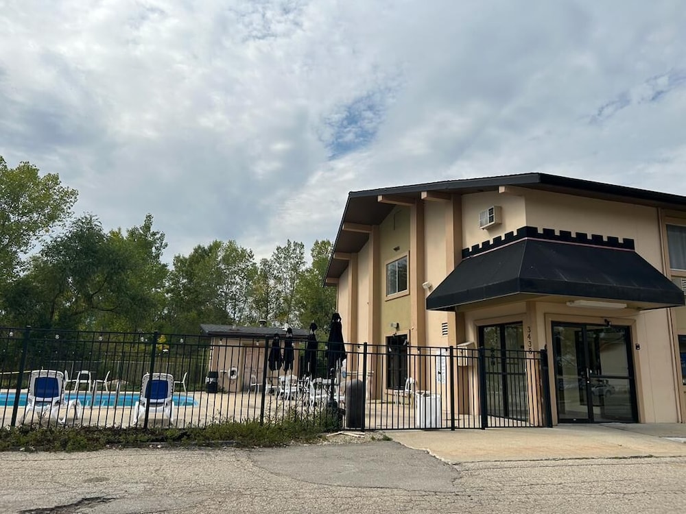 Valued Stay Madison 2/42