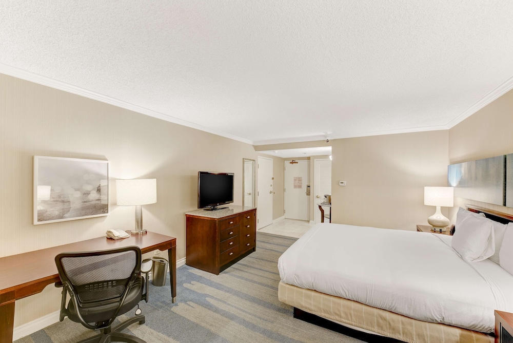 Hilton Irvine/Orange County Airport 22/82