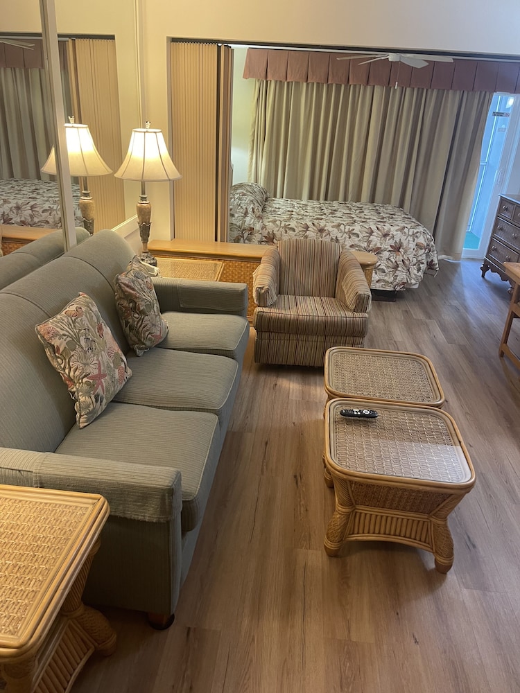 Destin Holiday Beach Resort 36/50