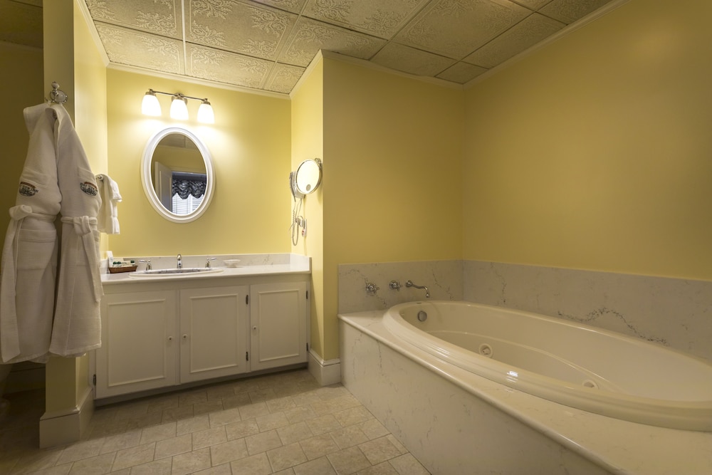 Stafford s Bay View Inn 49/50