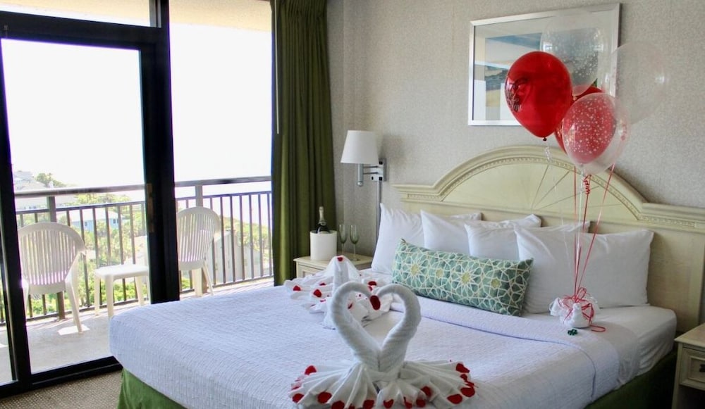 Grande Shores Ocean Resort 43/84