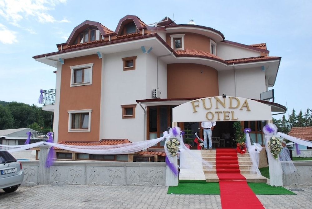 Funda Hotel 2/30