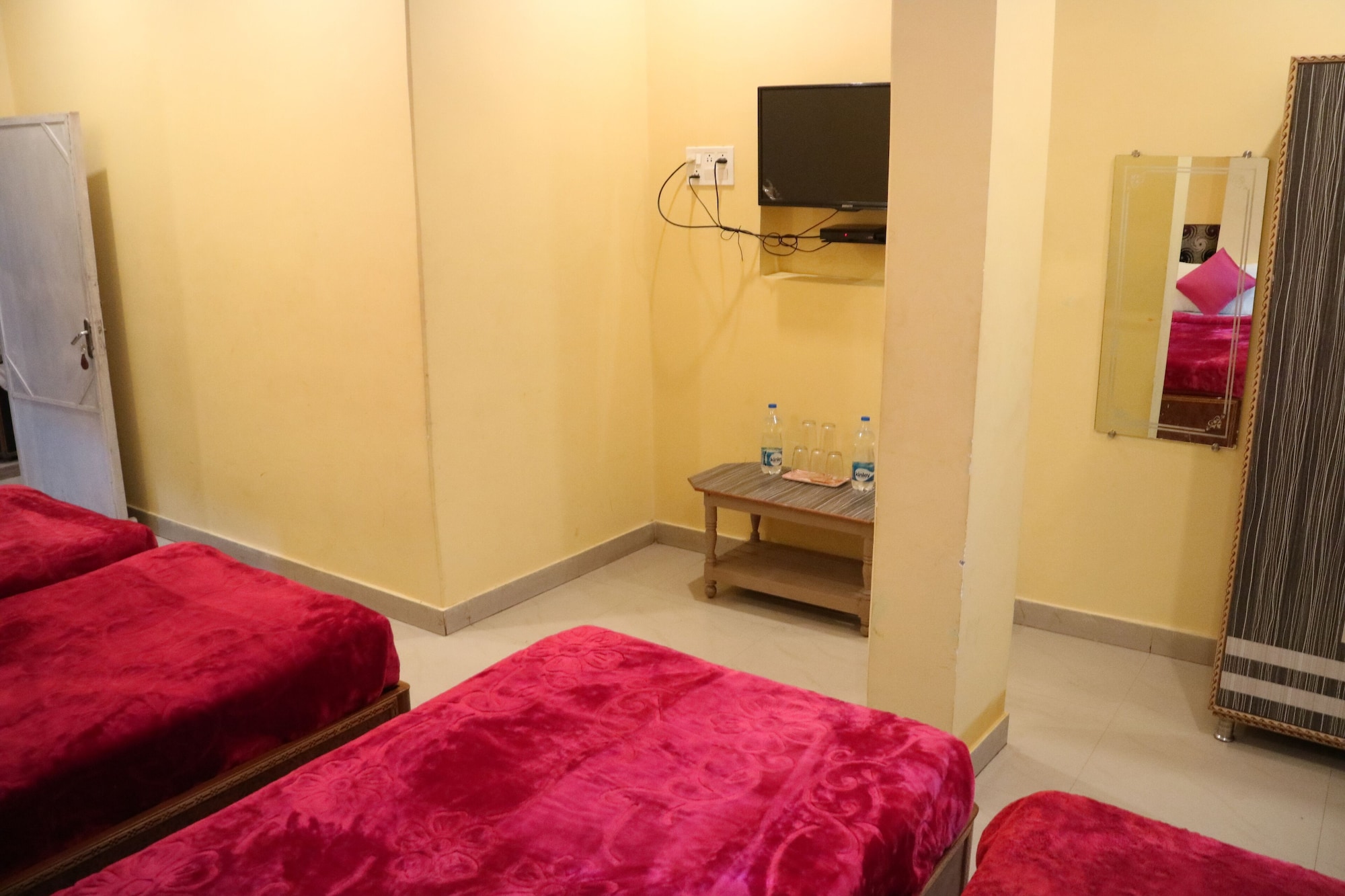 ROOM, QUADRUPLE, 4 BEDS