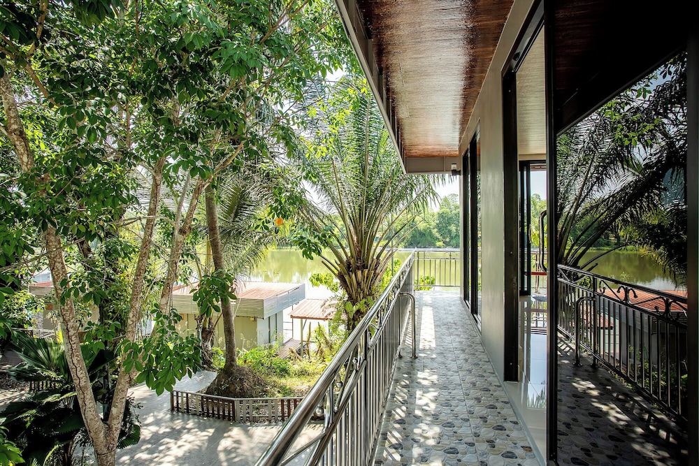The Neenlawat Riverside 93/99