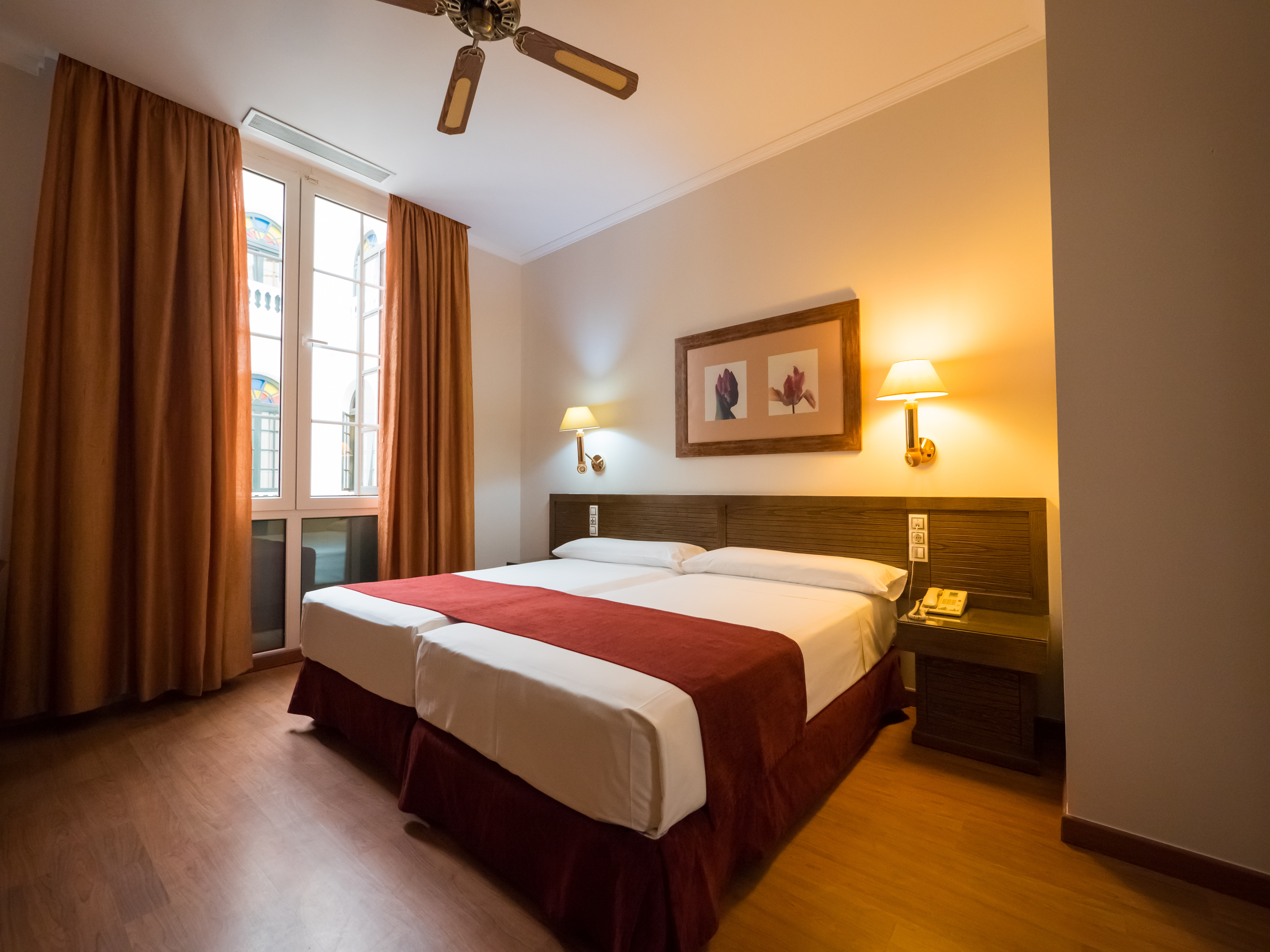 Connecting, Double Bed