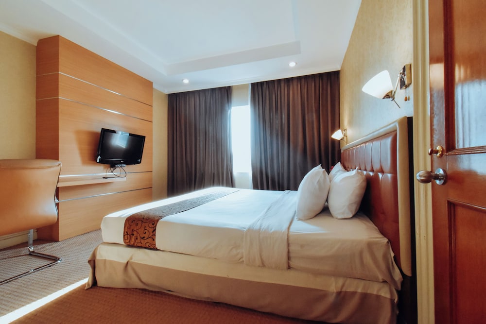 Surabaya Suites Hotel Powered by Archipelago 22/66