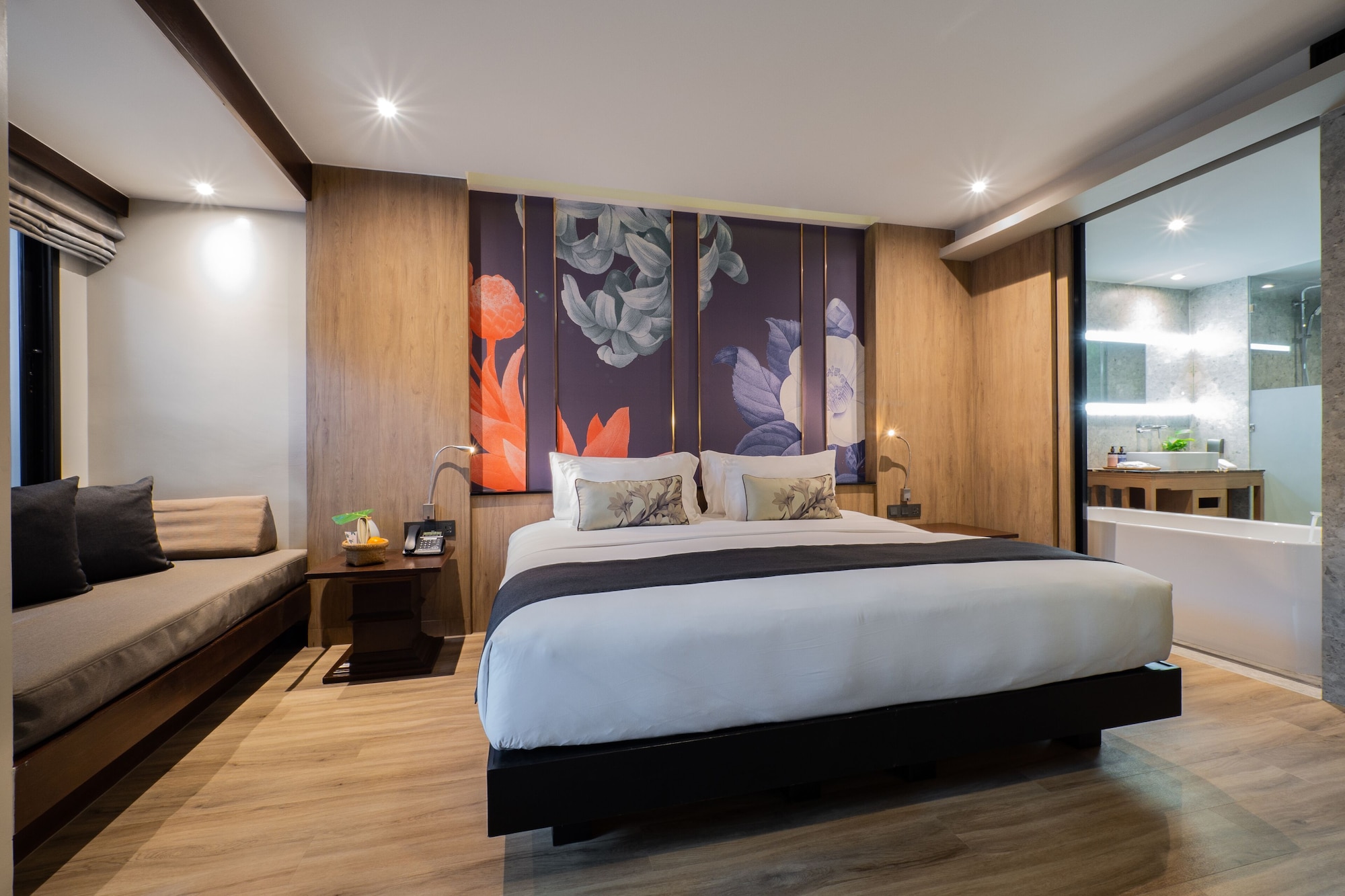 Deluxe, King Bed, Pool Access