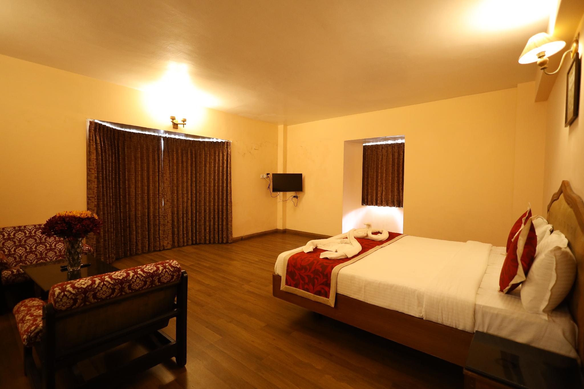 DELUXE, KING BED