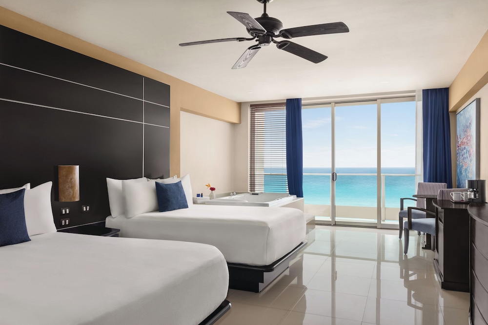 PREMIER, SUITE, 2 DOUBLE BEDS