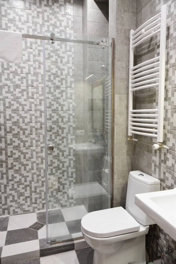 Eleon Boutique Hotel 24/28