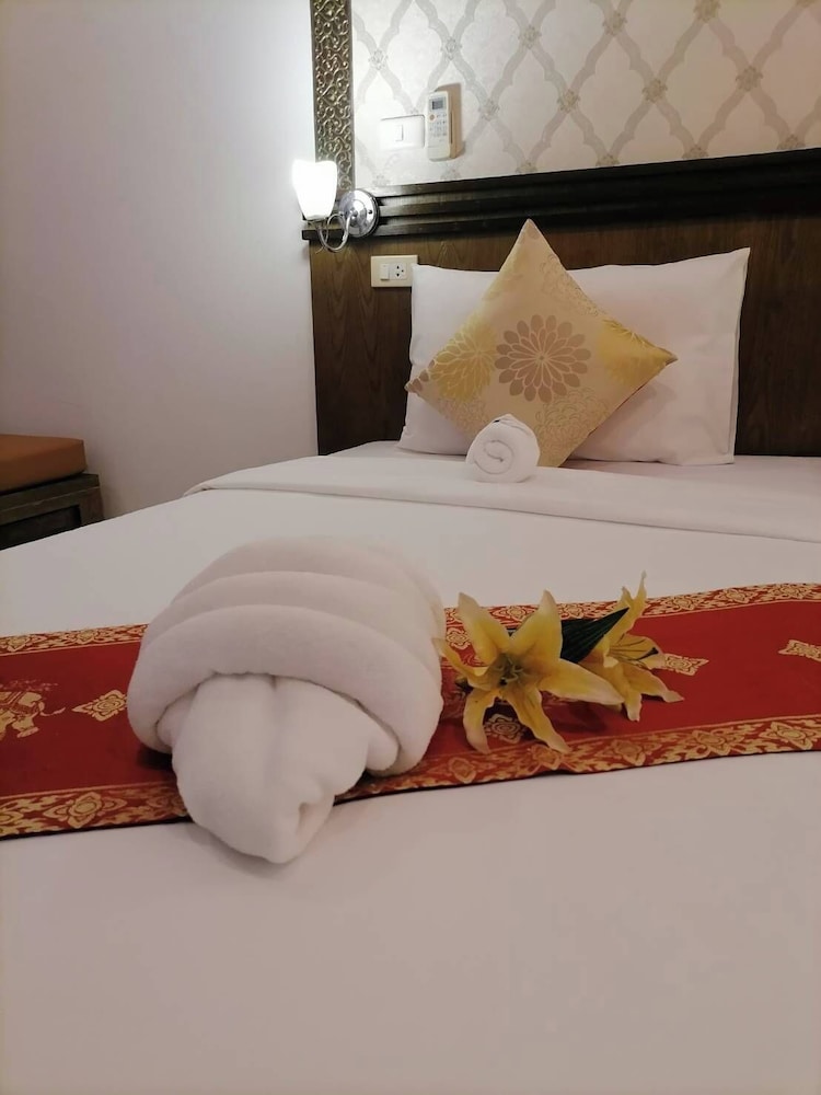 NJ PATONG HOTEL 33/53