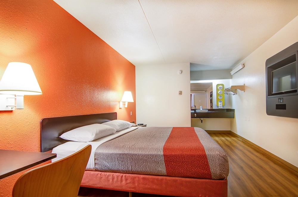 Motel6 Springfield, MO - North 13/56