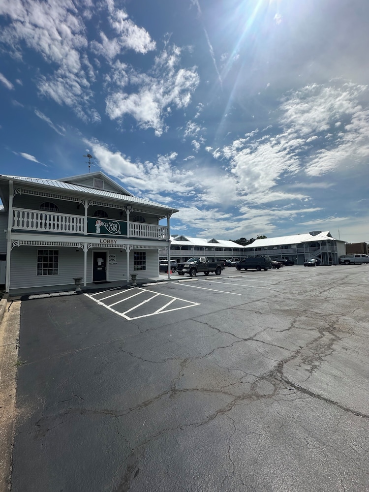 Key West Inn Clanton 26/29