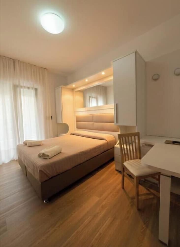 Standard, Double or Twin Bed, Courtyard View, No Elevator
