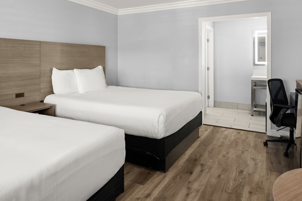 كوخ بسرير كينج وسرير كوين بغرفتي نوم بمطبخ، Lone Oak Lodge 7/10