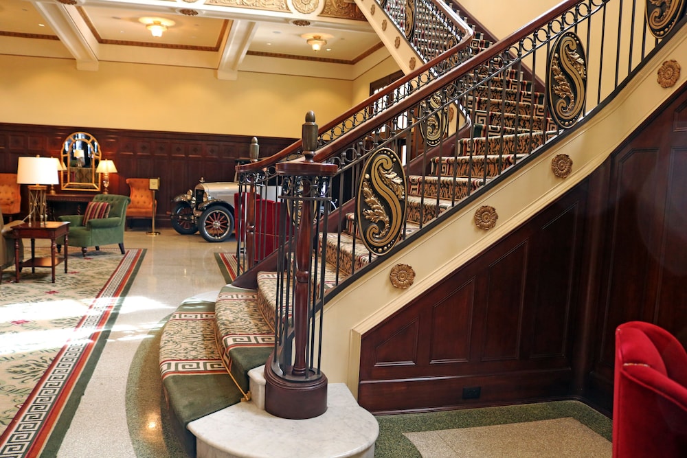 The Hotel Settles 24/35