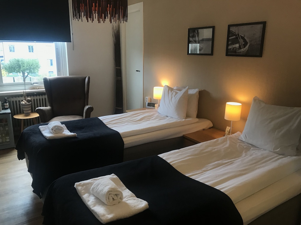 Port Hotel 17/45