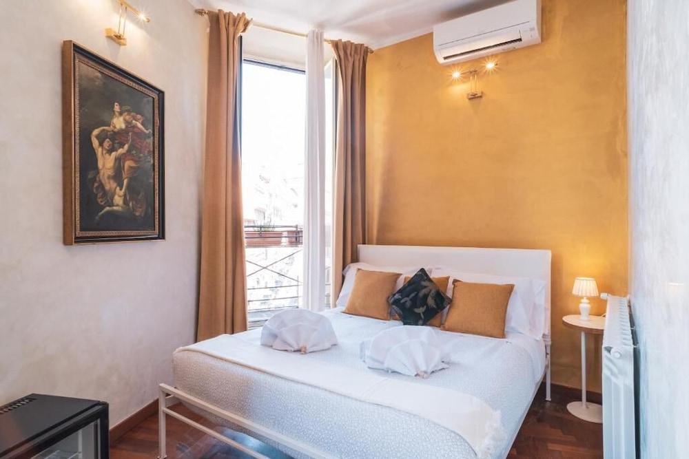 DELUXE, DOUBLE BED