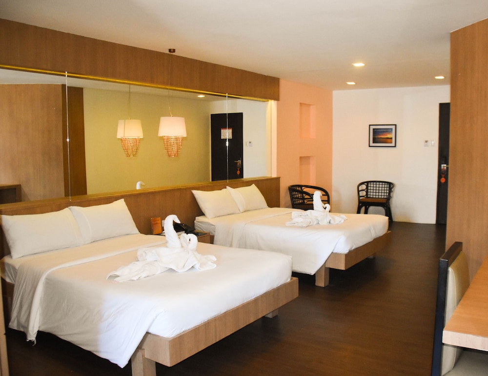 Tacloban Plaza Hotel 46/51