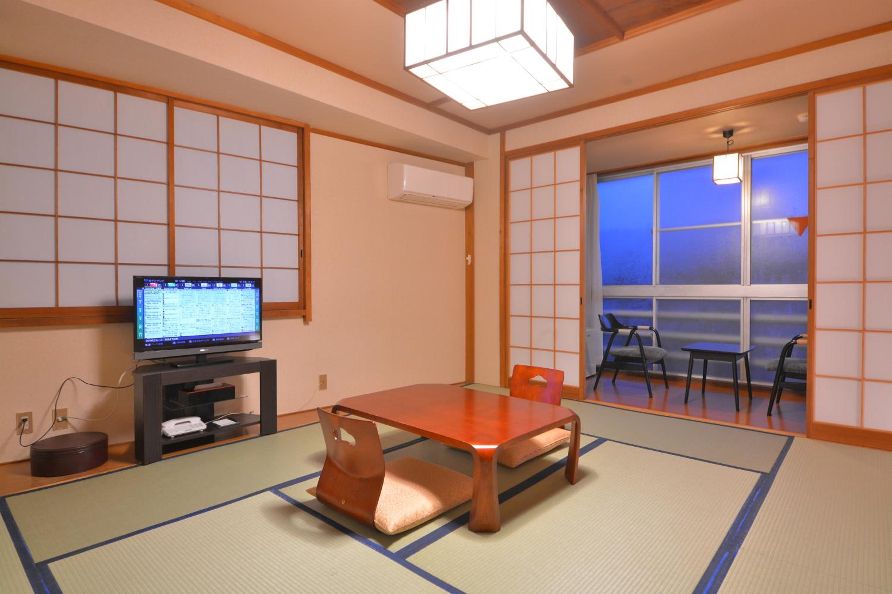 JAPANESE, PRIVATE BATHROOM, SMOKING