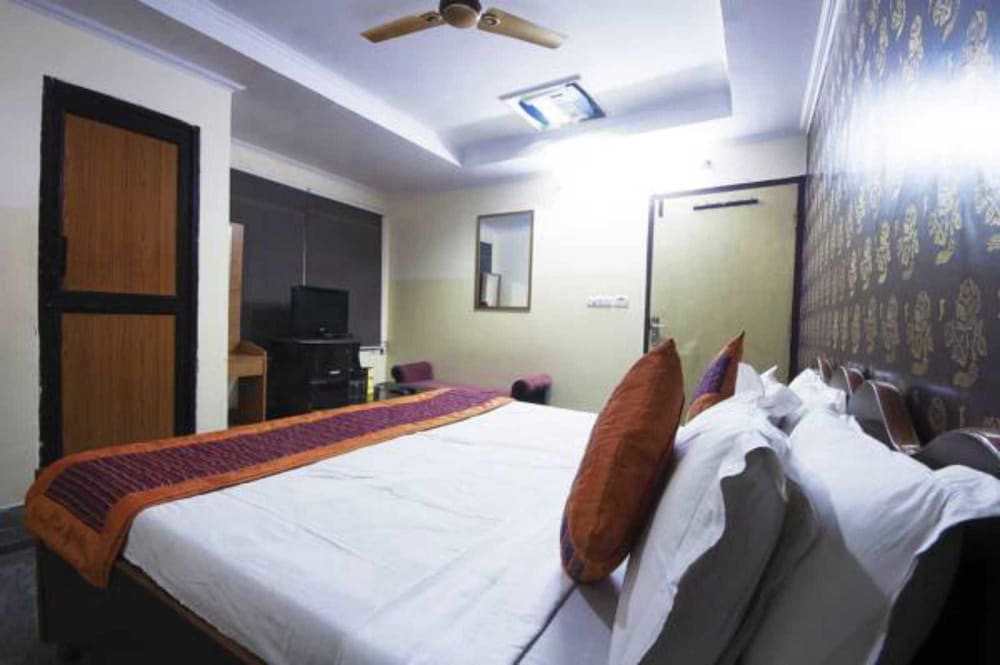 HOTEL AIRPORT INN 24/46