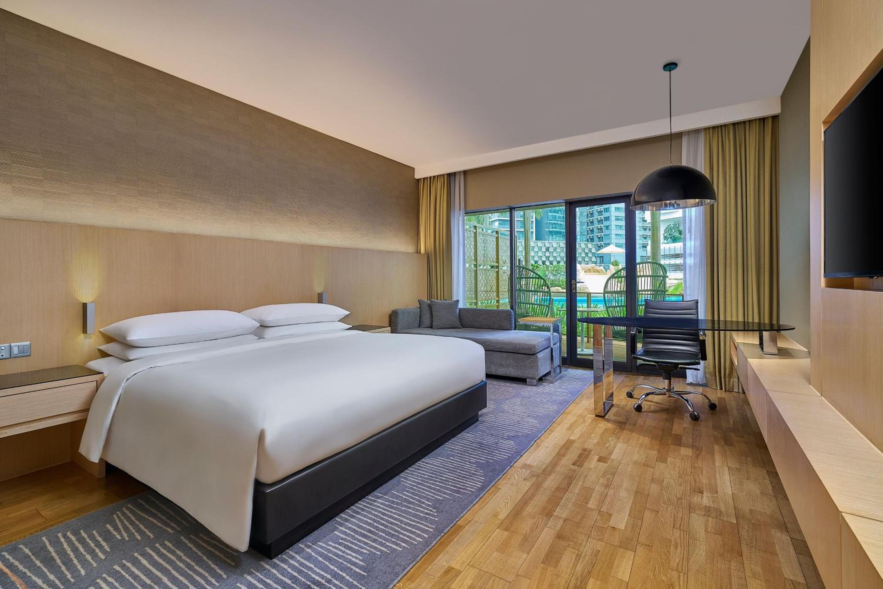 Cabana, King Bed, Pool View, Sofa