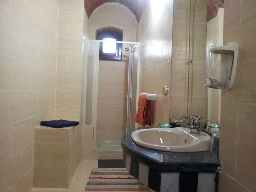 Al Baeirat Hotel 43/44