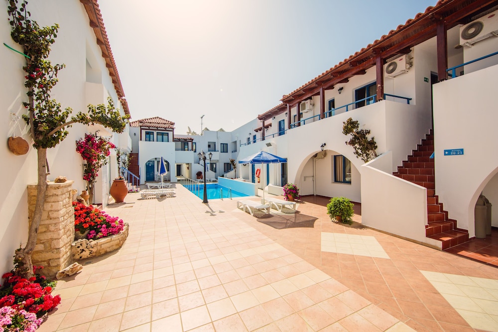 Iliana Hotel 20/26