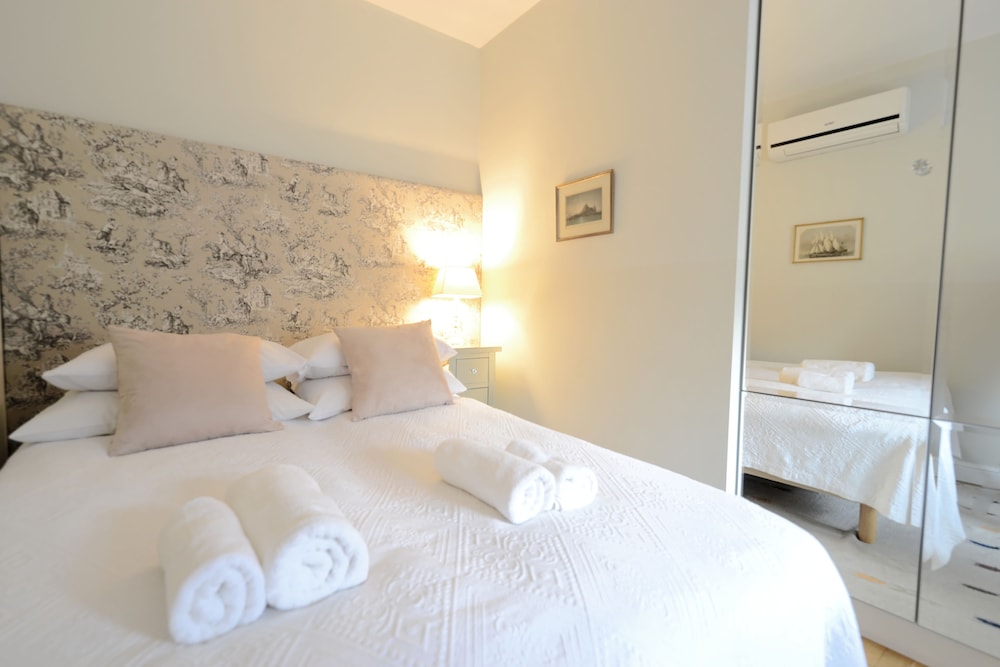 CRYSTAL SUITES CHEZ HELENA 16/64