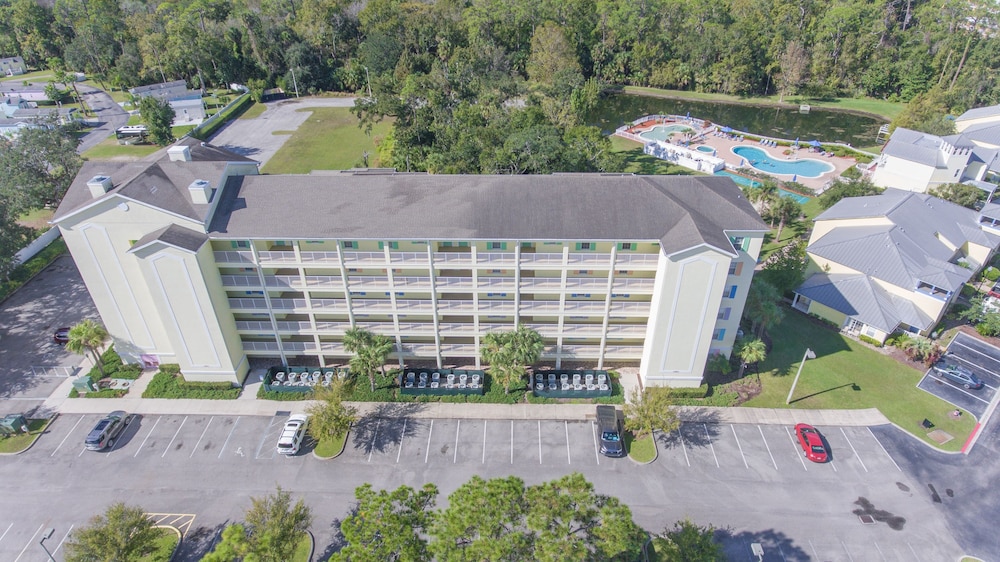 Barefoot Suites 2/69