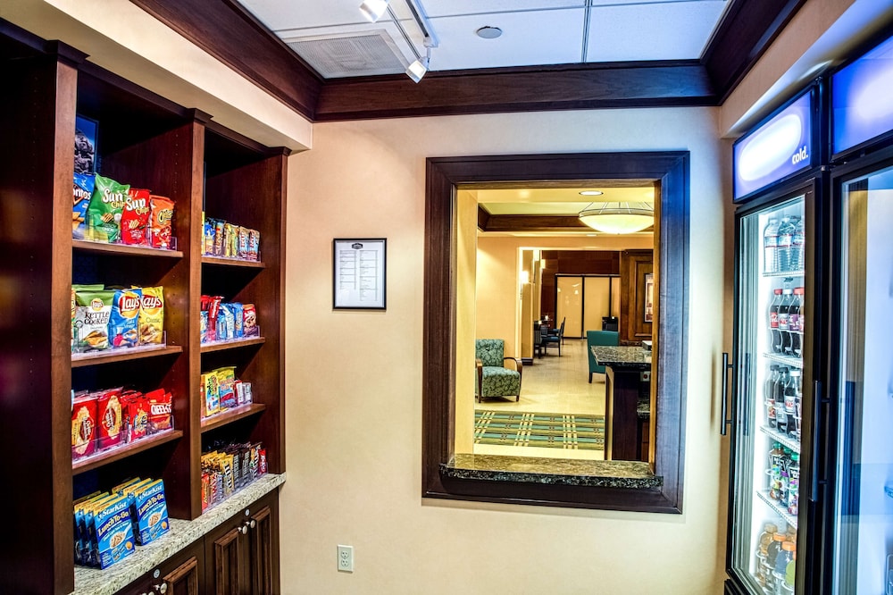 Hampton Inn and Suites Sacramento-Elk Grove Laguna I-5 24/50