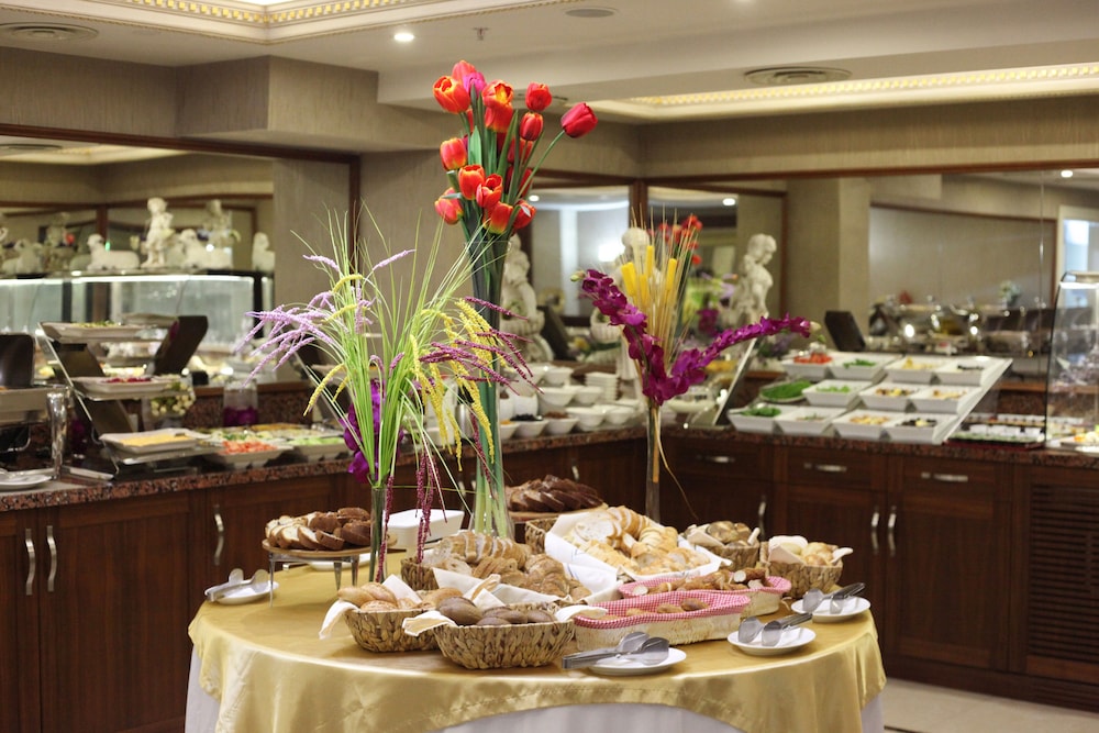 Halifaks Hotel 24/50