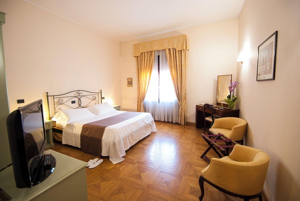 Charme, 1 Queen and 1 Double Bed