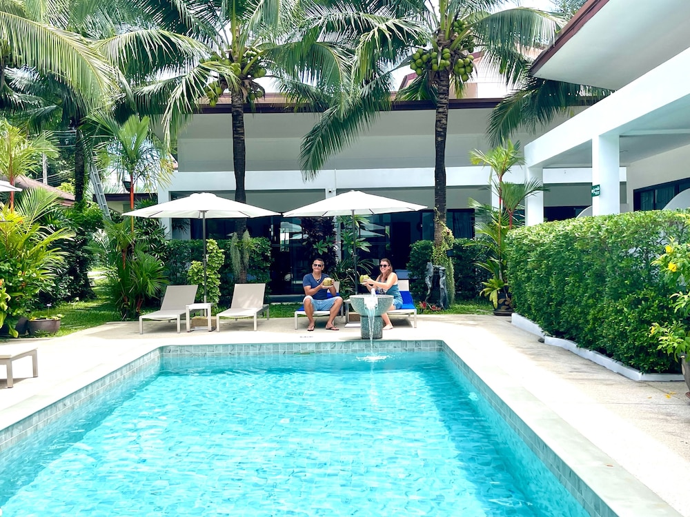Lotus Bleu Resort & Restaurant 51/61
