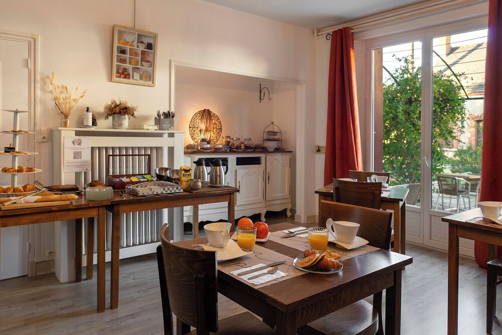 HOTEL LE SAINT CYR 32/41