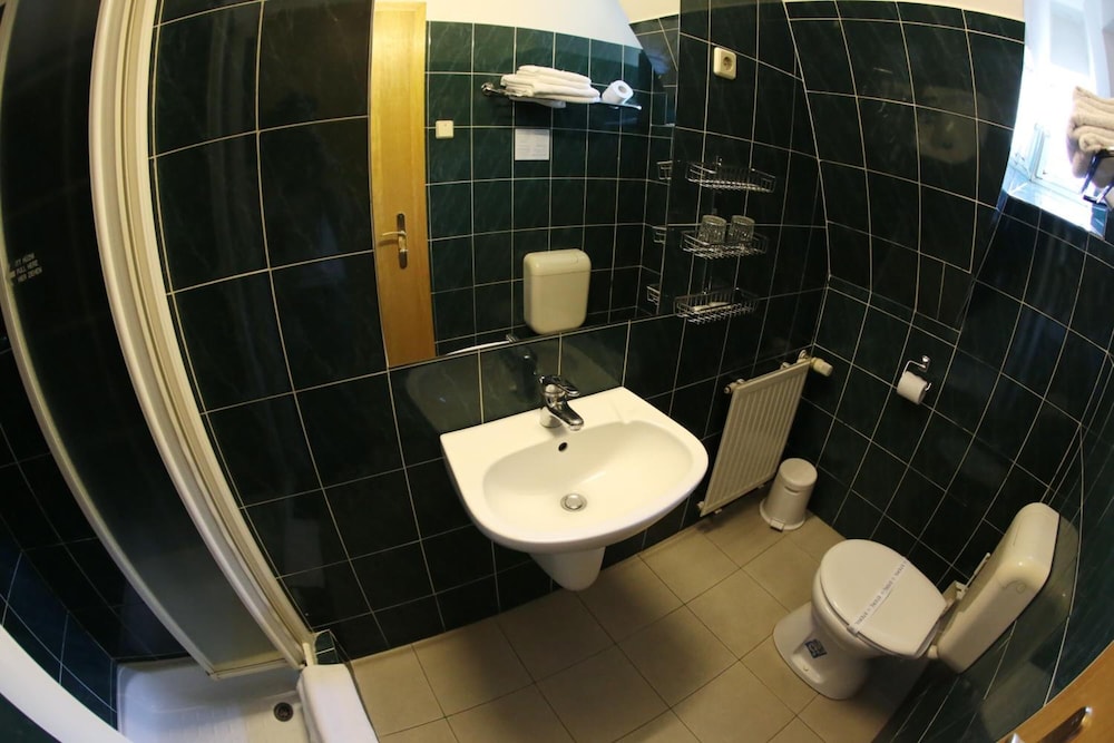 BARA HOTEL 49/50